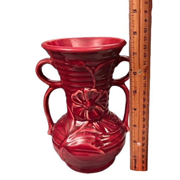 Shawnee Pottery USA Ribbed Daisy Flower Vase Cranberry Red Double Handle 7.5" - Picture 10 of 14